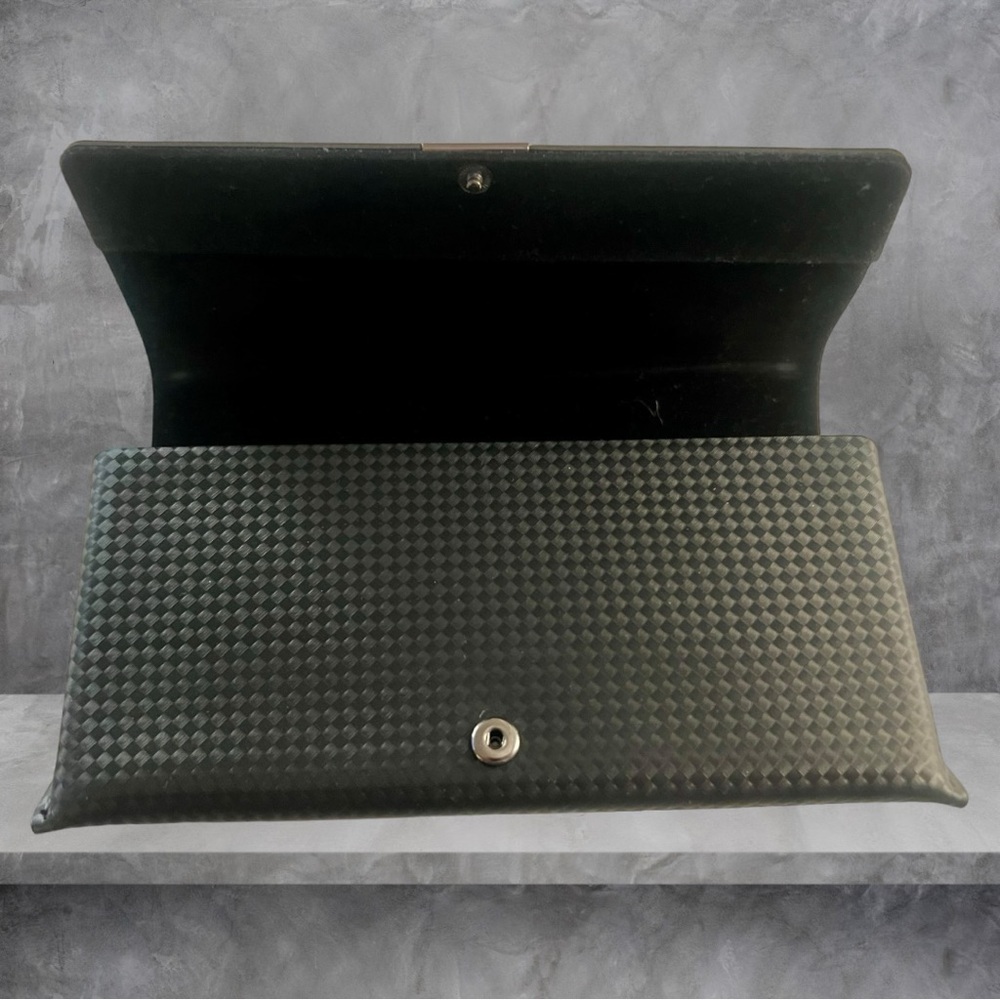 Hugo Boss Eyeglass Case - Picture 5 of 6